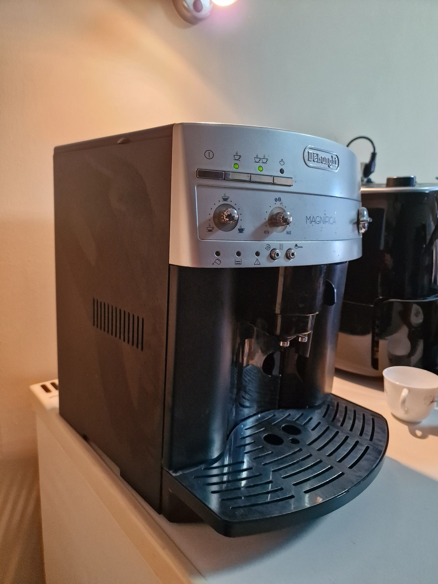 Кафе машина Delonghi Magnifica 3200