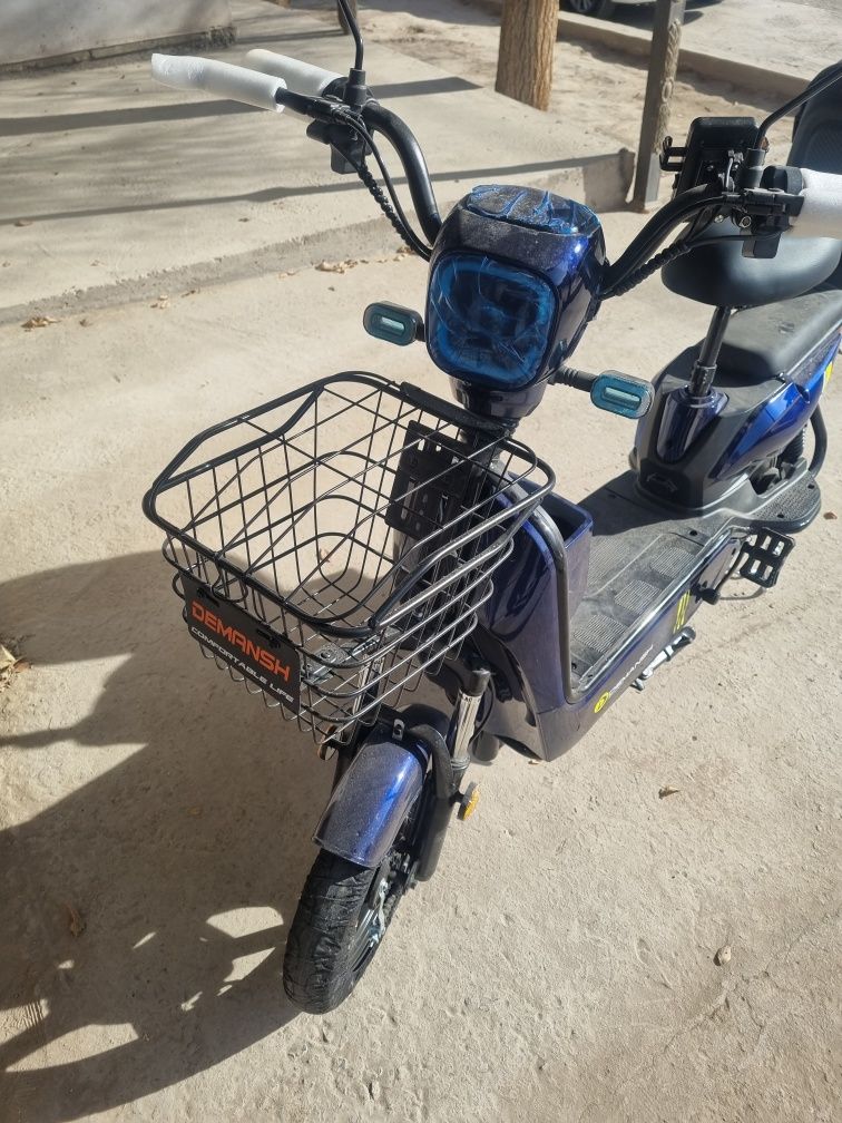 Elektor skuter sotiladi !