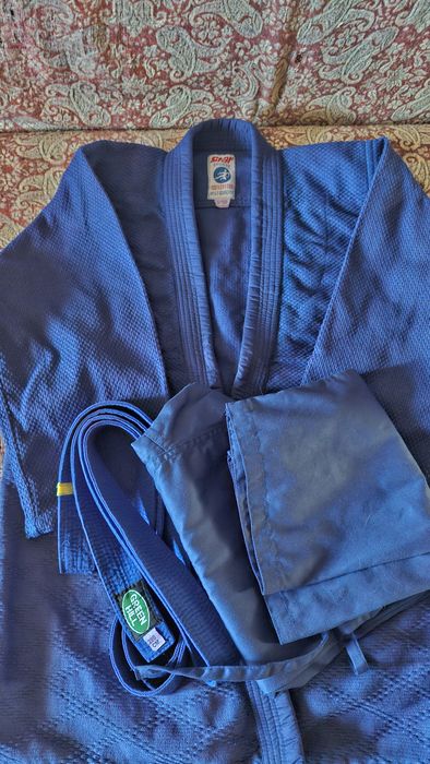 Продам кимоно на мальчика б/У в хорошем состоянии.