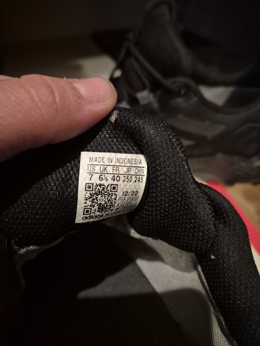 Vand bocanci adidas si tenesi nike