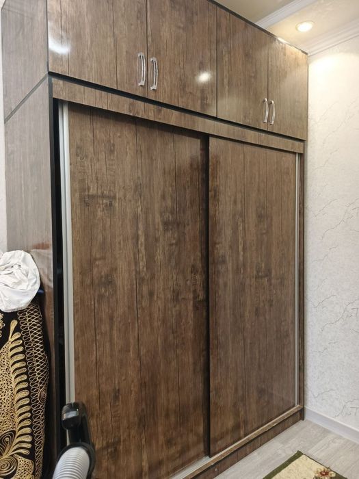 Mebel sotiladi jigar rangli