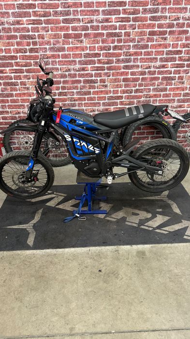 Motocicleta Talaria Sting TL-4000 - 549 km L3e + Kit Supermoto