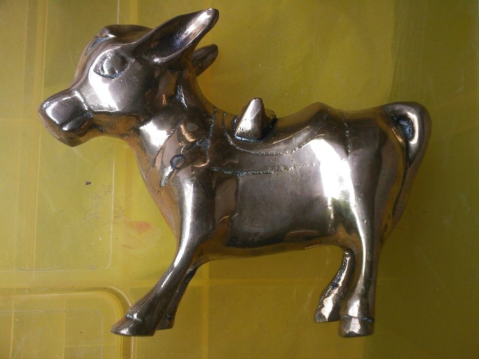 Vitel, tauras, obiect vintage din alama, bronz India pt. zodia taur