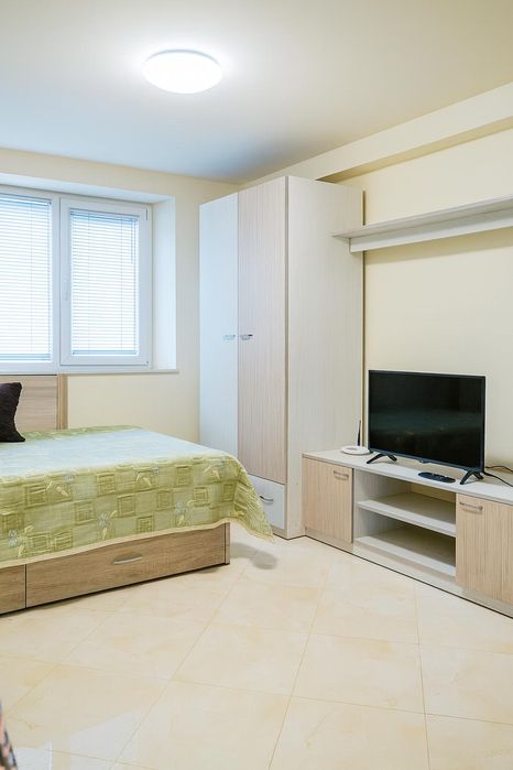 Дава се под наем Едностаен апартамент в Пловдив, Център - 25 кв.м за 223.38 € - Снимка #2