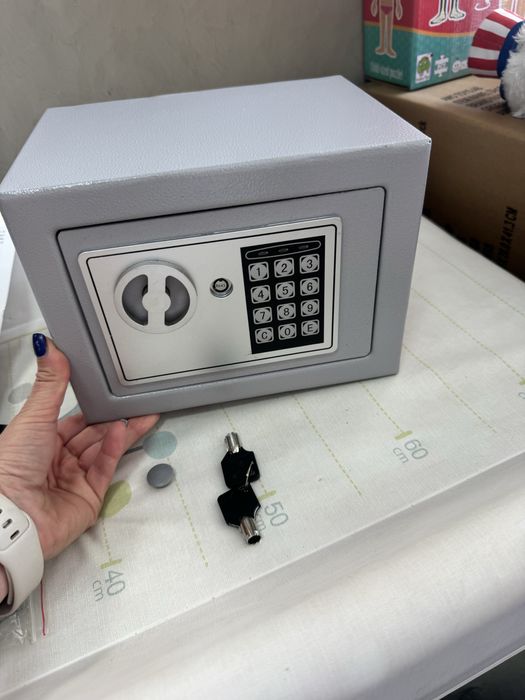 Нов стоманен сейф с пин и ключове , внос Амазон топ цена