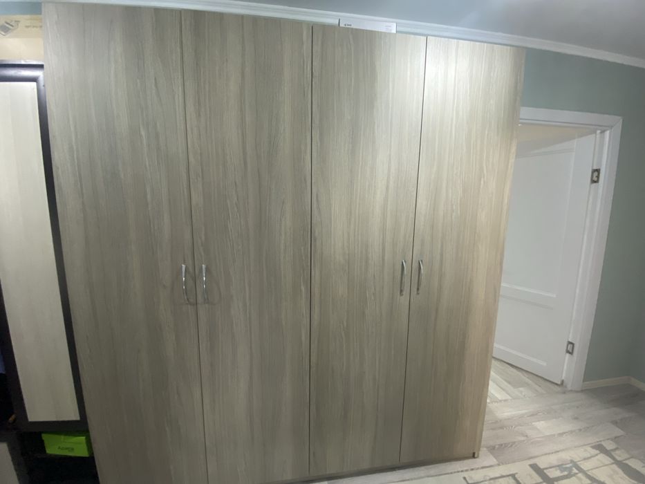 Продам шкаф цельный