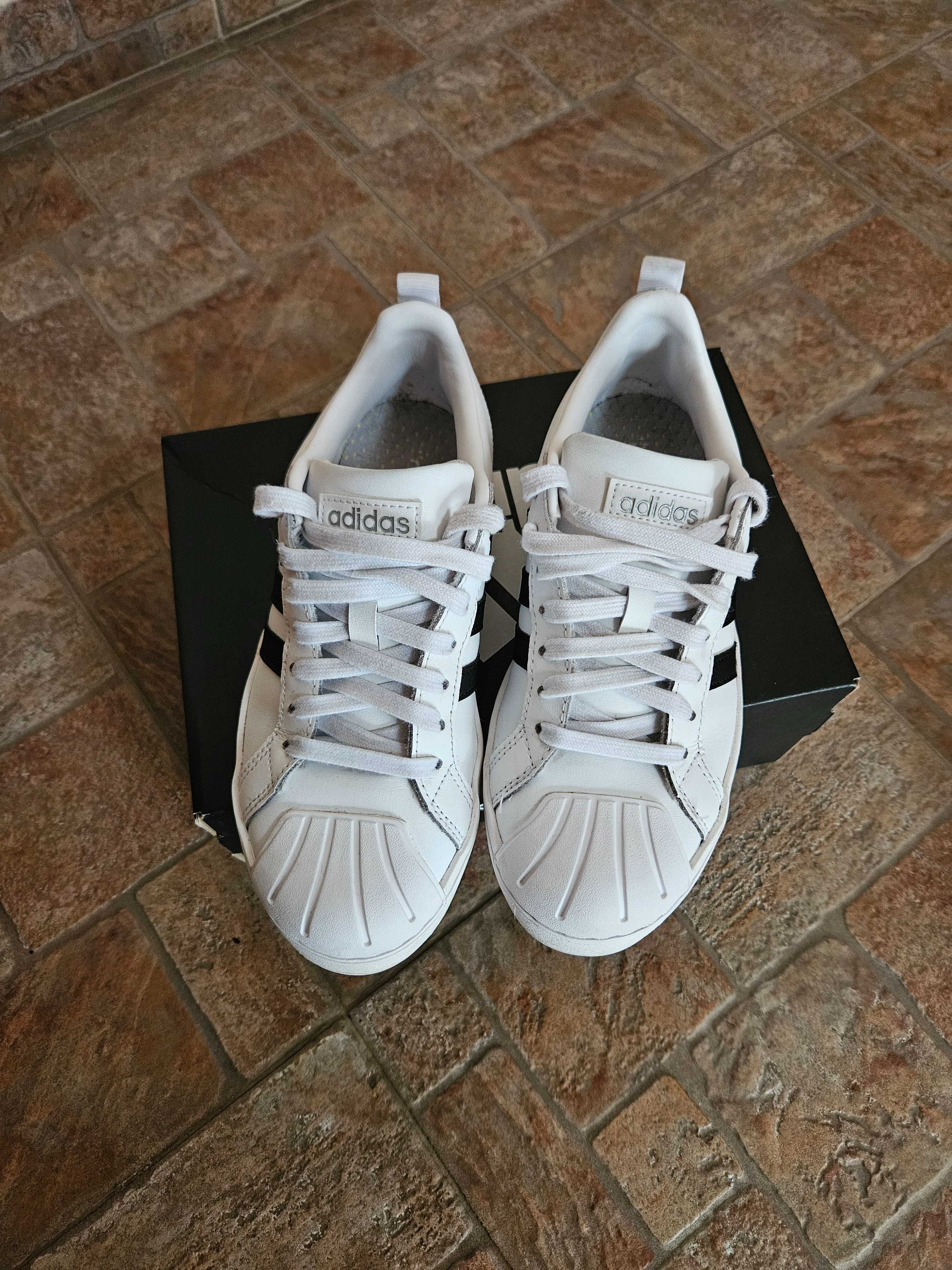 Дамски кецове Adidas ,номер 37 1/3
