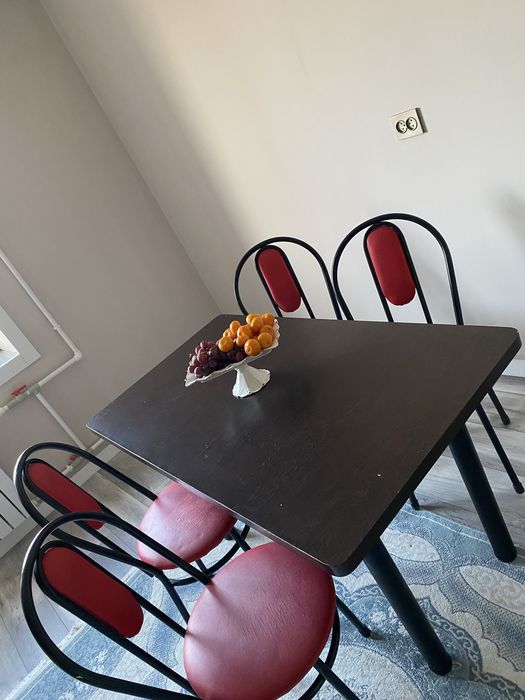 Стол со стульями