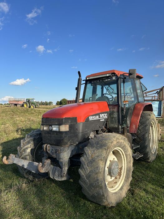 Vând tractor NewHolland M100