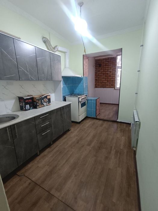 Продаётся 3х ком квартира в чирчике 3 мкн 1 этаж дом кирпичный