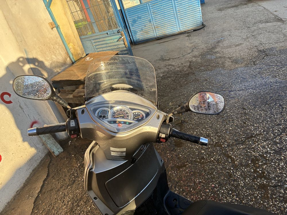 Скутер Kymco 200i