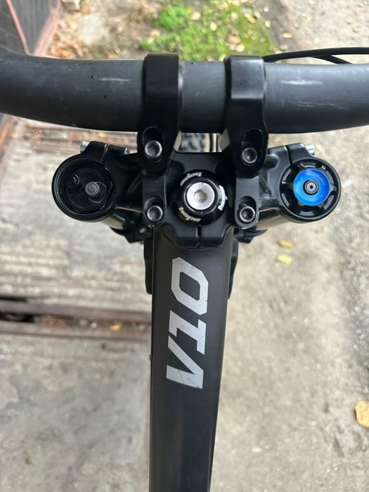 Продавам Santa Cruz v10 2019