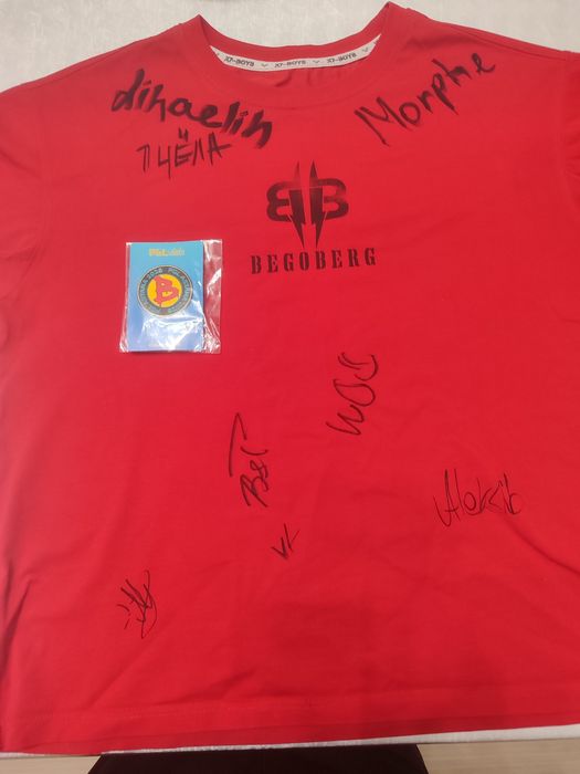 Футболка и значок пгл астана exclusive item