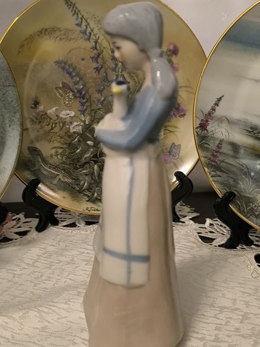 Порцеланова фигурка висока-15 см