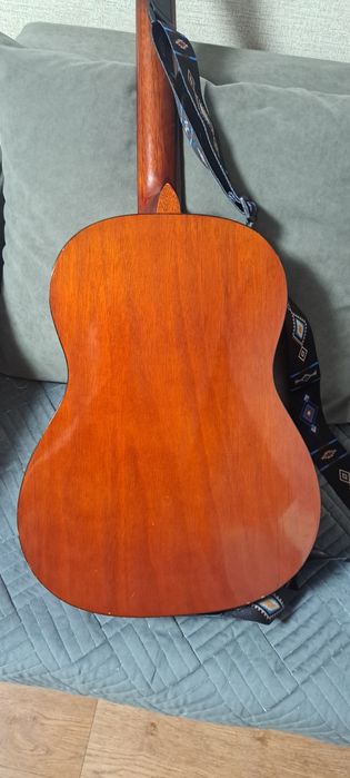 Продаётся гитара Renata