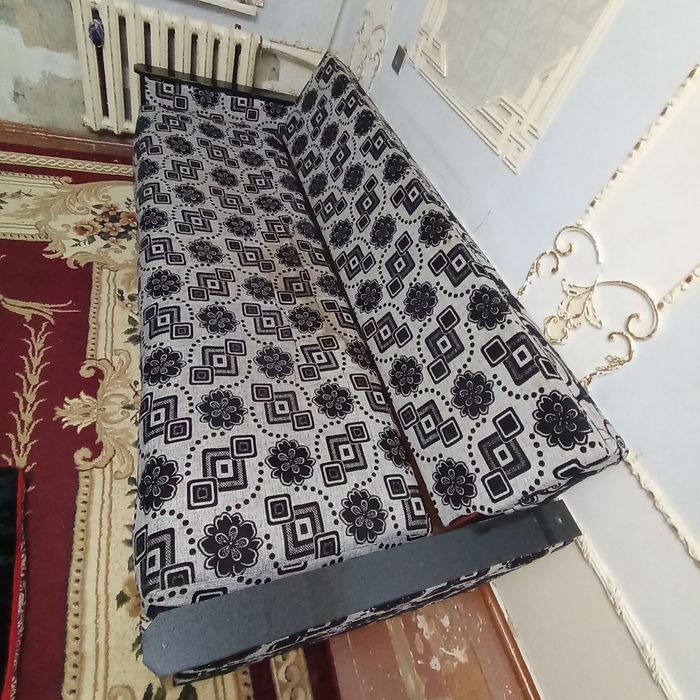 продается диван, 2 кресла и журнальный столик