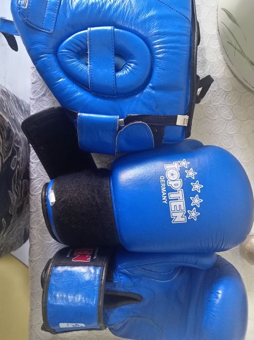 отдам Перчатки и шлем