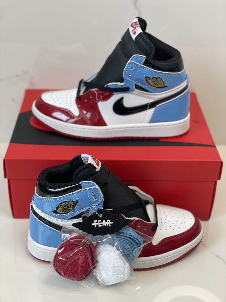 Air Jordan 1 Retro High Fearless UNC Chicago Red
