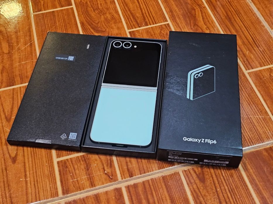 Samsung Galaxy Z Flip 6 5G 256GB + 12GB RAM - Blue
