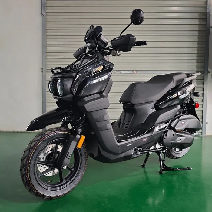 Новый бензиновый скутер Танк