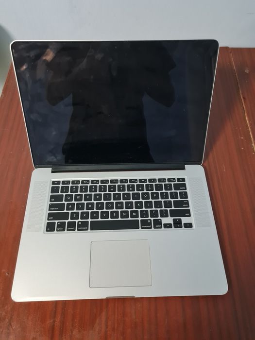 Macbook pro 2015 2K retena disply 16/512