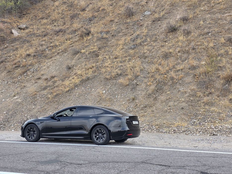 Tesla model s 75d+