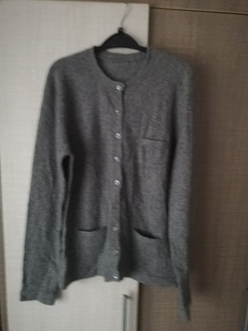 Cardigan 100%casmir mărimea 40(M-L)