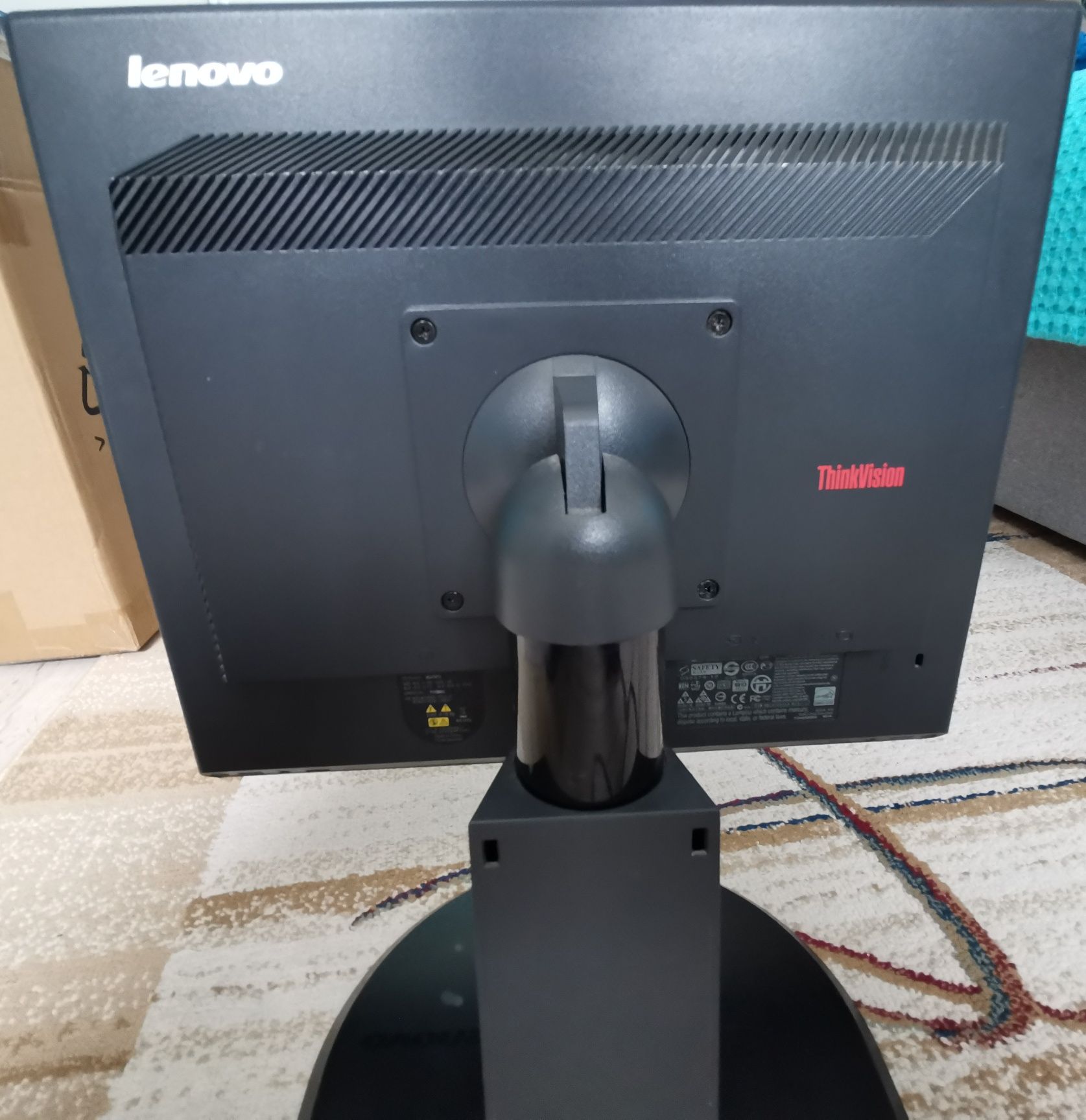Monitor Lenovo 17 inch
