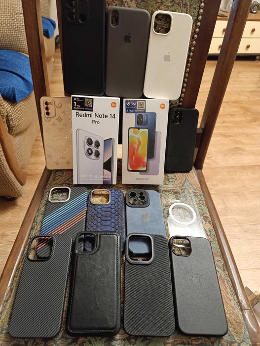 Продам чехлы на iphone и 2 коробки от redmi,недорого