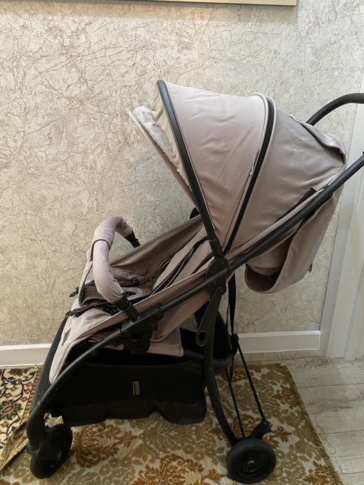 Продам прогулочную коляску