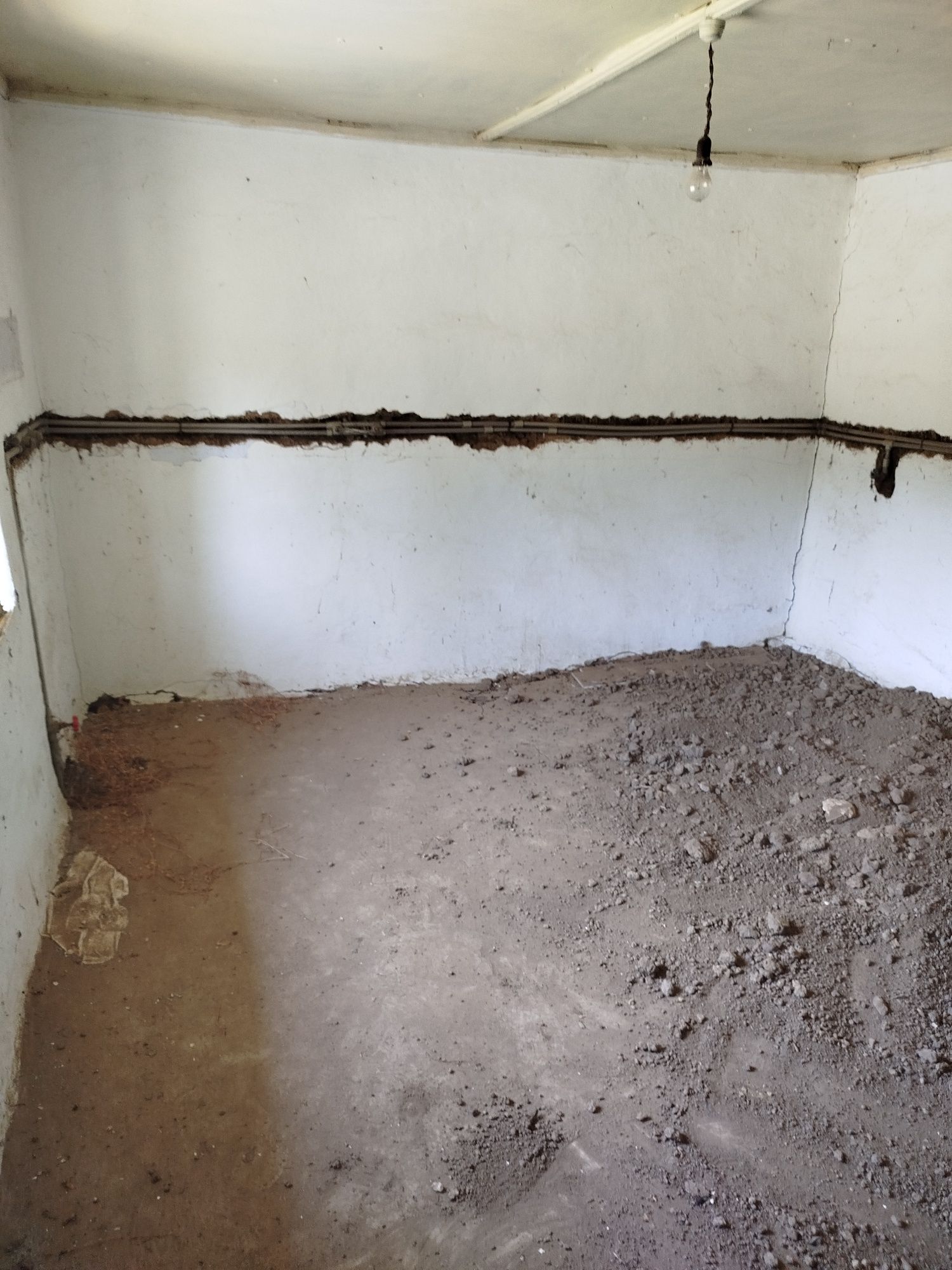 Продавам Къща в село Майор Ценович на 15км. от гр. Силистра