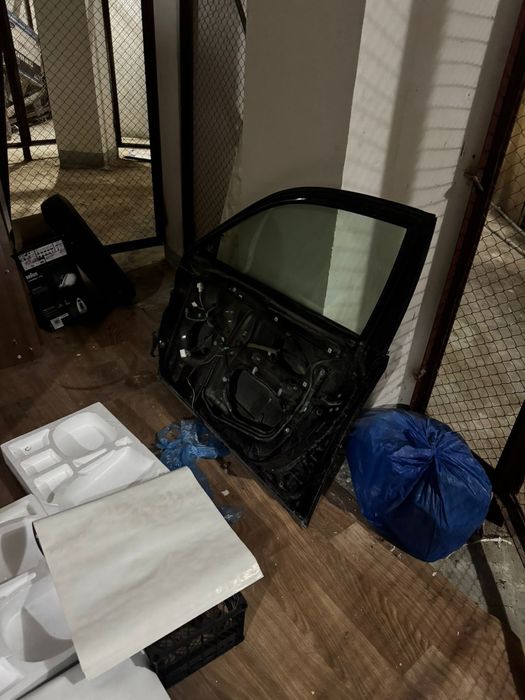 Дверь правая передняя на Тойота Виндов и Лексус ес300 .