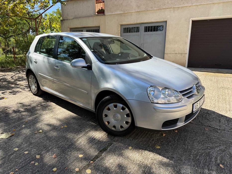 Vând VW Golf V Confortline, 1,6 Benz, 102CP, dec. 2007 +Set Roți iarnă