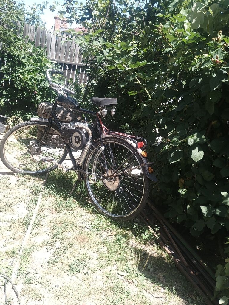 Bicicleta cu motor nou in  4 timpi  viteza 75 _80 max