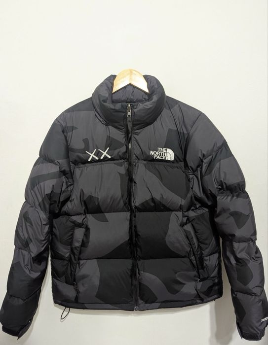 Geaca The North Face Puffer X Kaws Marimea L Noua