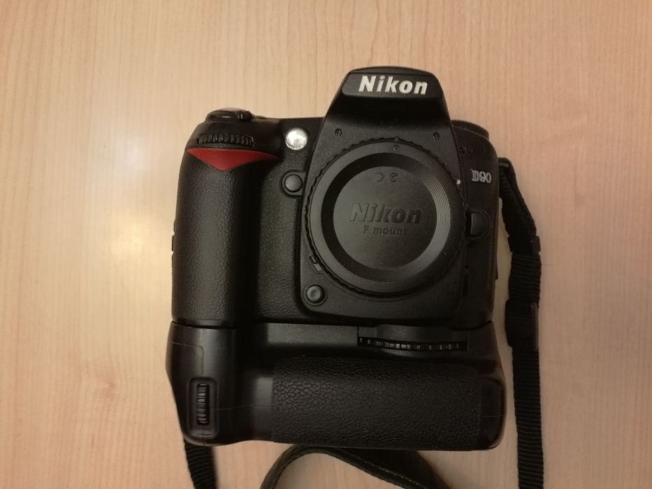 Vand Nikon D90 + 18-55 + 55-200 + SB600 + Filtre + Altele