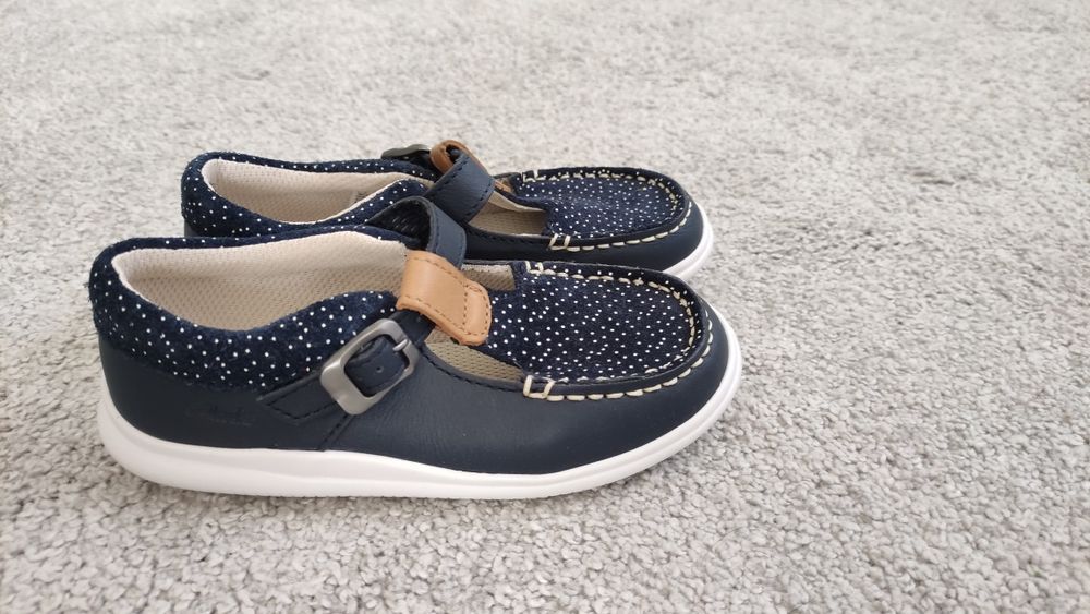 Кларкс кожени обувки за момиче