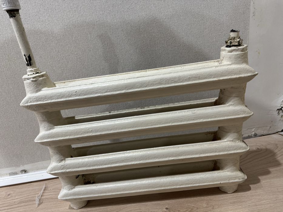 Продам чугунную батарею б/у