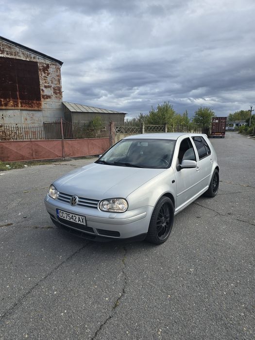 Vând vw golf 4 .