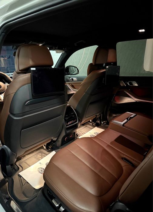 BMW X7 40i Белый