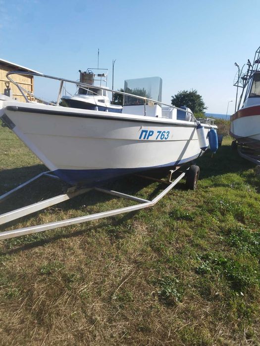 Италианска лодка с двигател Yamaha