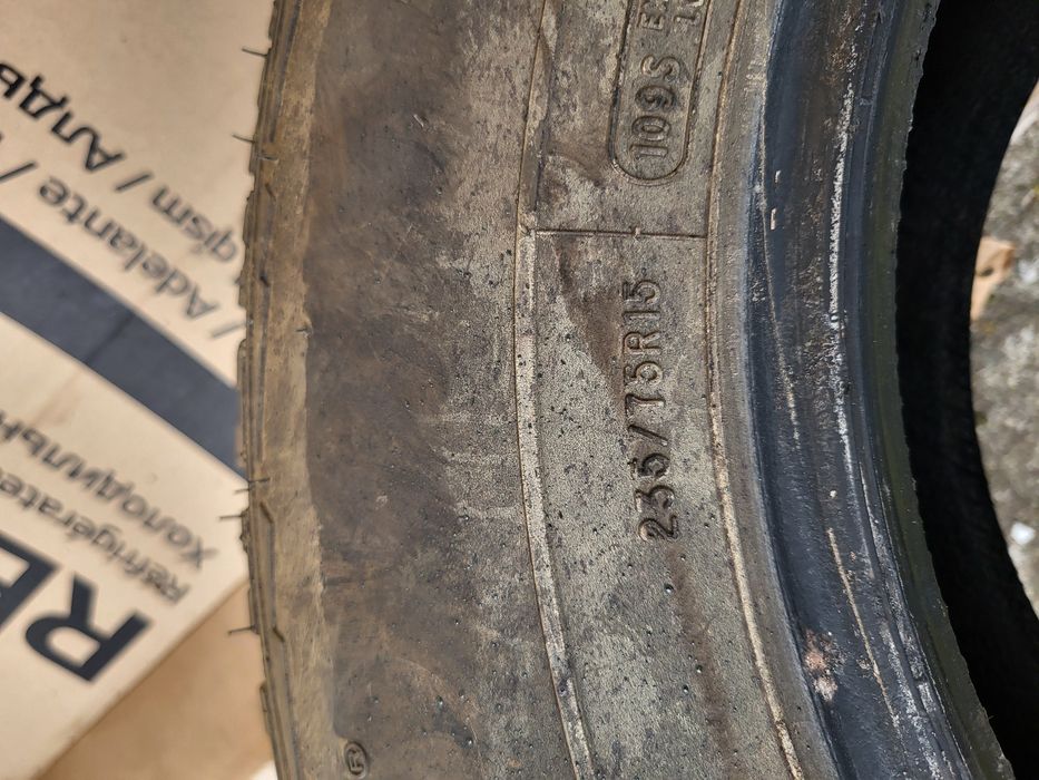 Шосейни гуми 235 75 15