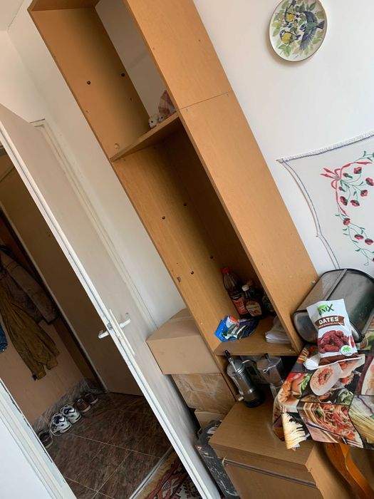 Секций остъклени и добре запазени