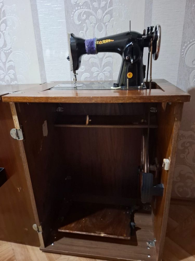 Продам машинку швейную