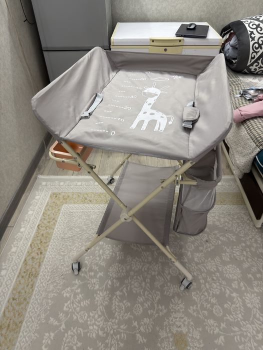 Продам пеленальный столик