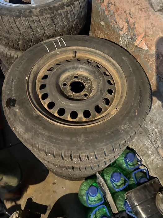 Продам диски резиной зимние р15