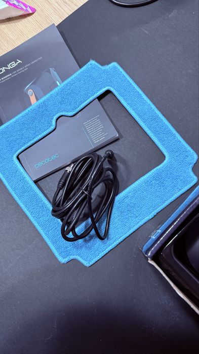 Cecotec - robot spalat geamuri