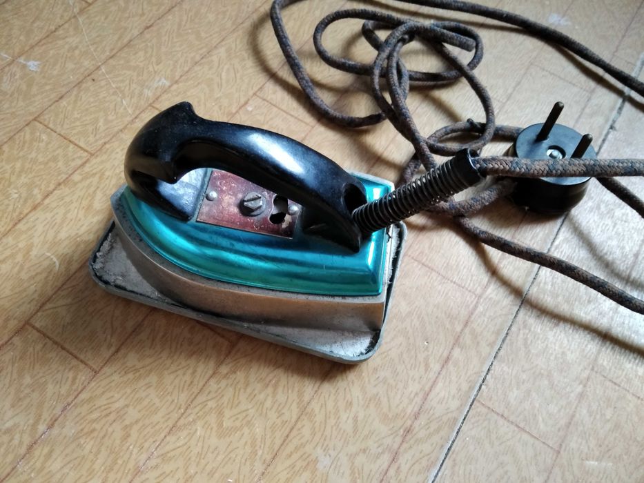 Fier de calcat voiaj de colectie,vintage rusesc