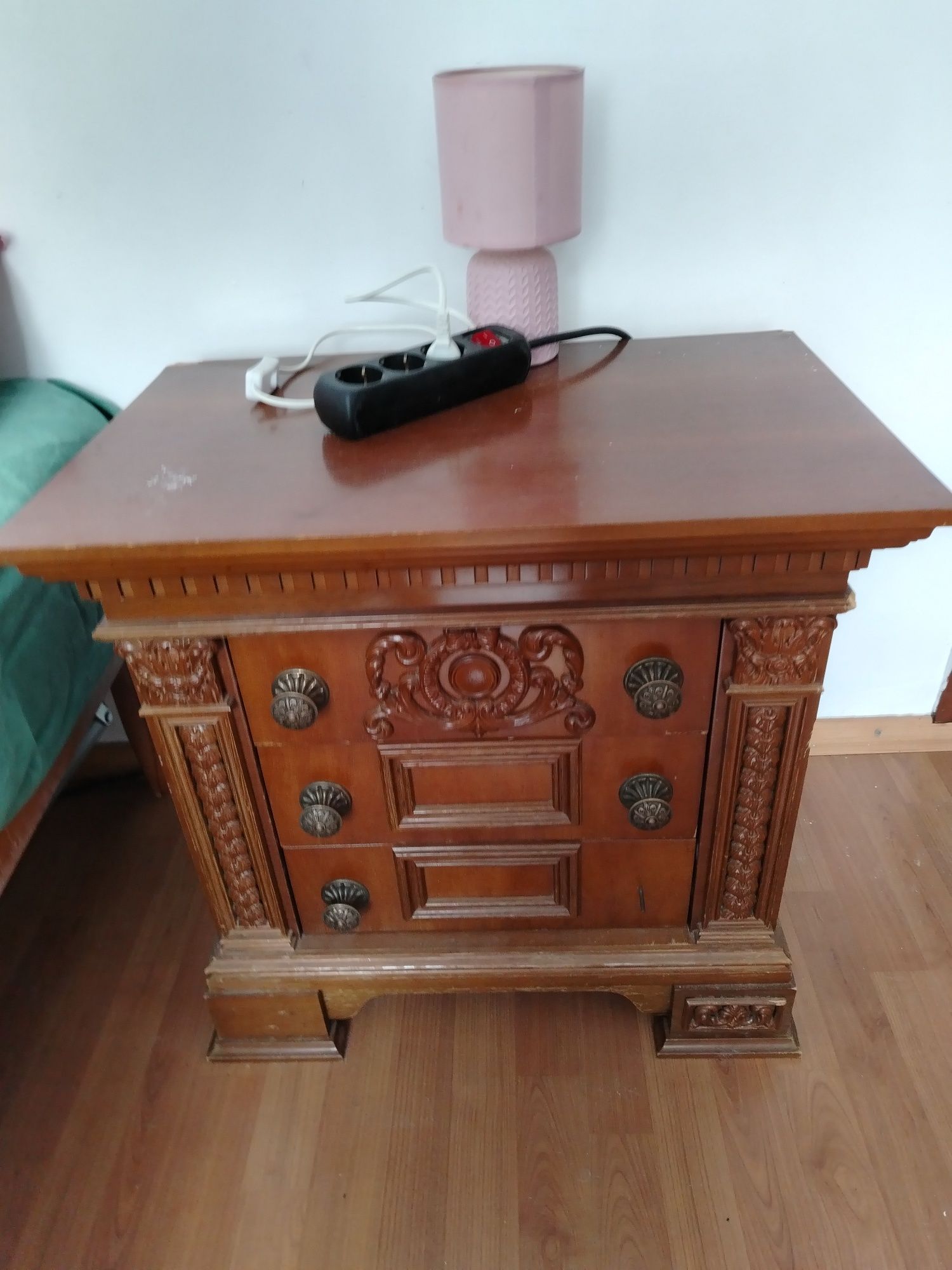 Noptiere + măsuță faianțată