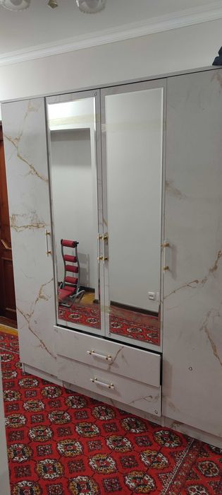 Шкаф сотилади янги.